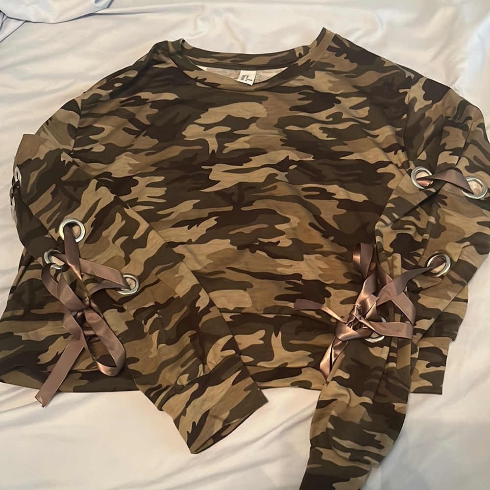 Camouflage women’s medium shirt